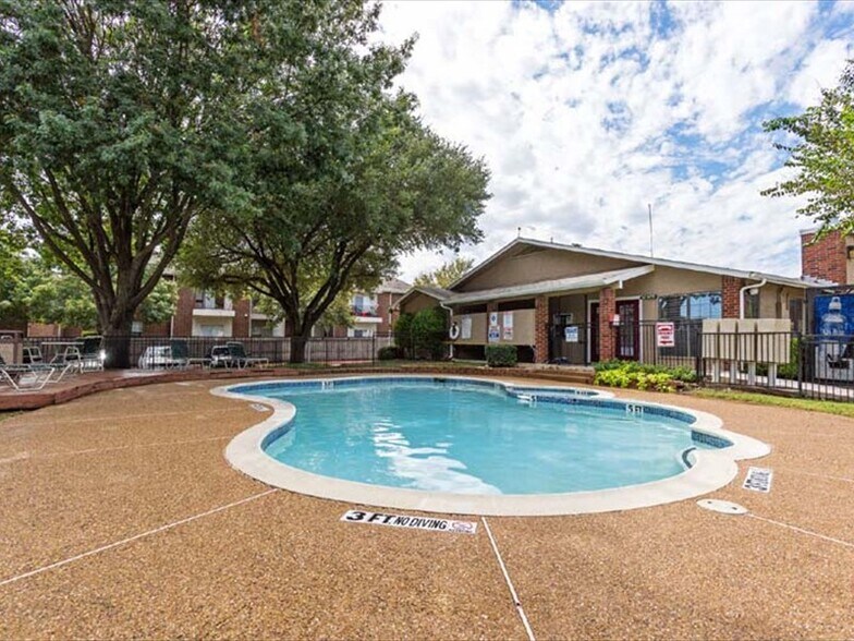 Solaire Apartments 4753 Duncanville Rd Dallas TX 75236 Apartment Finder