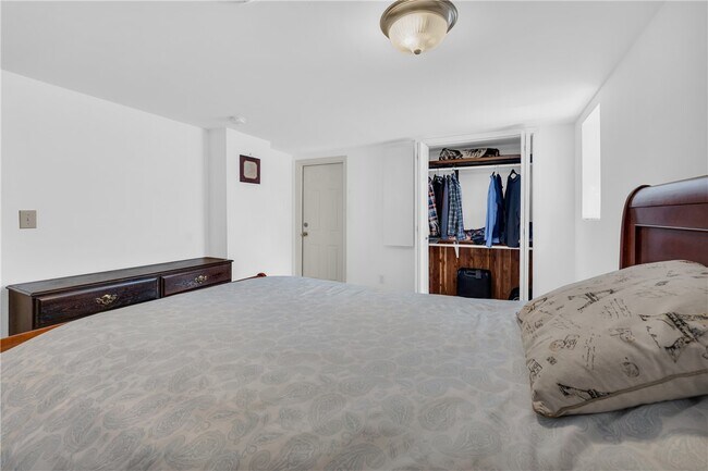 Building Photo - 307 Moore Ave