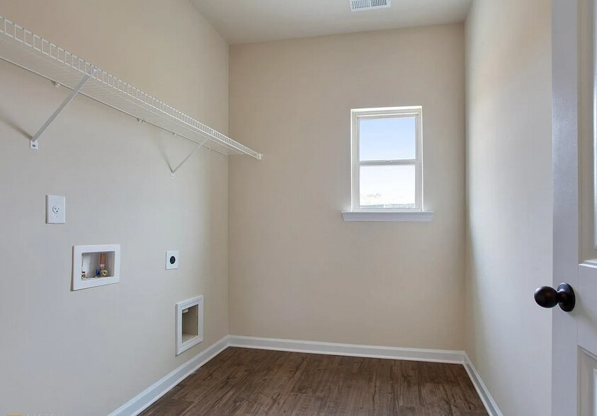 Building Photo - 133 Babbling Brook Dr