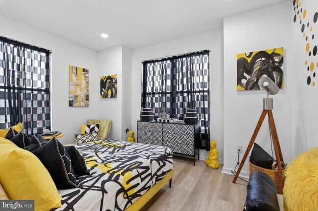 Building Photo - 2352 W Thompson St