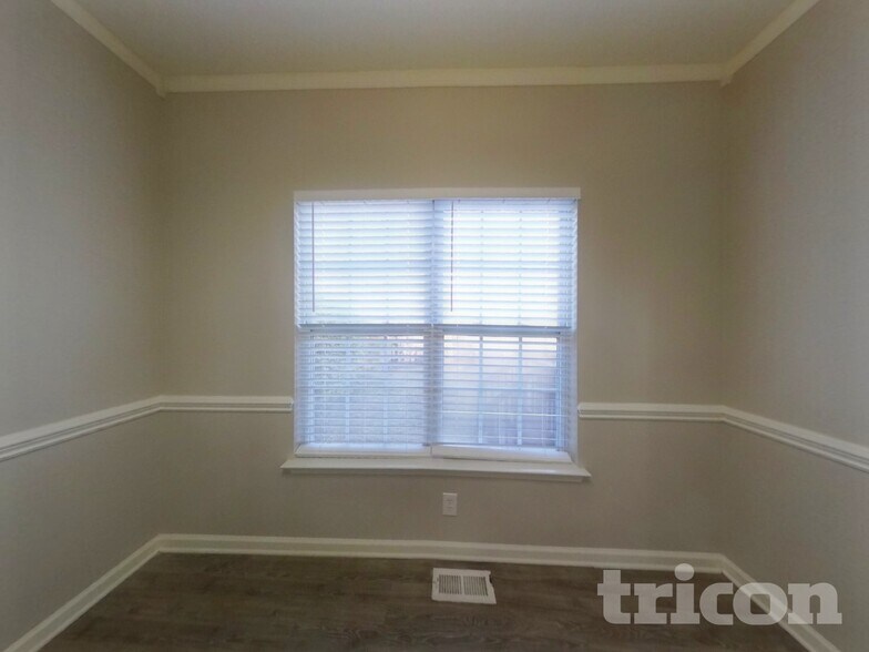 Building Photo - 6250 Dumont Ln