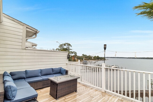 Building Photo - 7280 Jacobs Trail