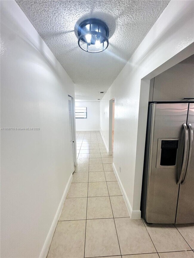 Building Photo - 1130 W 37th St