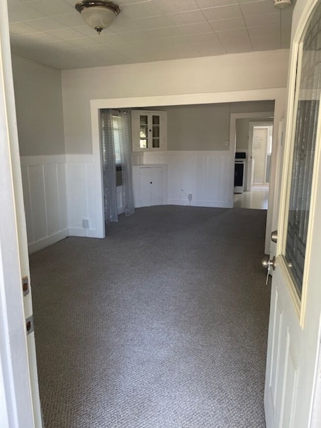 Building Photo - 2 bedroom 1 bath Brea $3200