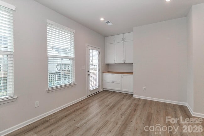 Building Photo - 5038 Springarn Ct