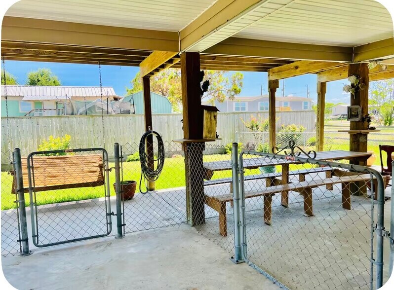 Building Photo - 402 14th St