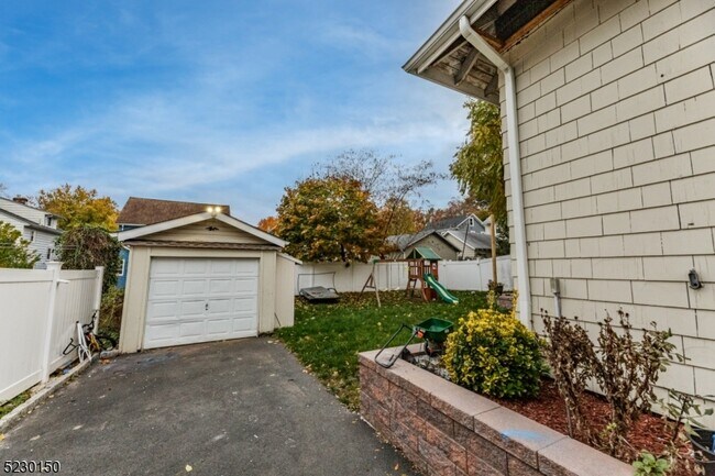 Building Photo - 58 Pillot Pl