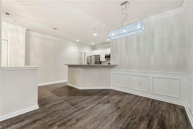 Building Photo - 2400 Cumberland Pkwy SE