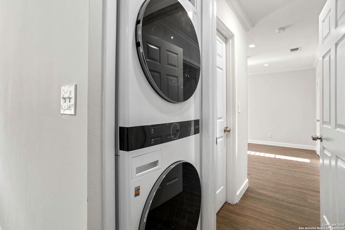 Building Photo - 2611 Eisenhauer Rd