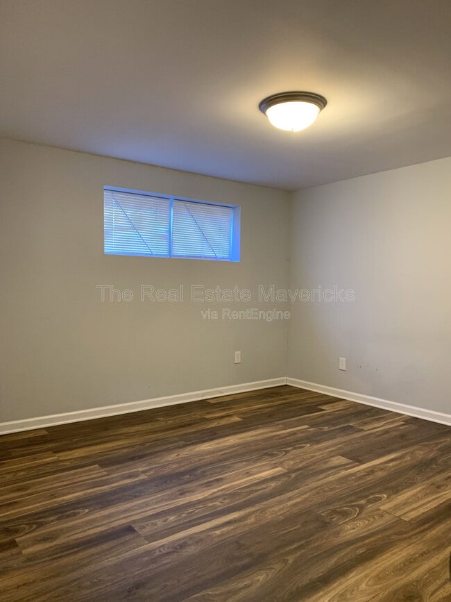 Building Photo - 409 Longview Dr