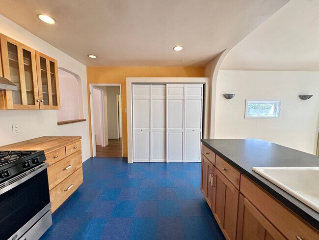 Building Photo - Lovely 3bd+/2ba Home in San Rafael