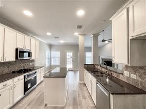 Building Photo - 9325 Jerico Dr
