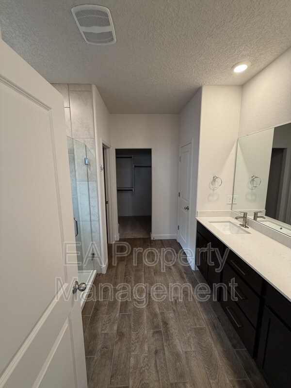 Building Photo - 6742 Clayton Dr NE
