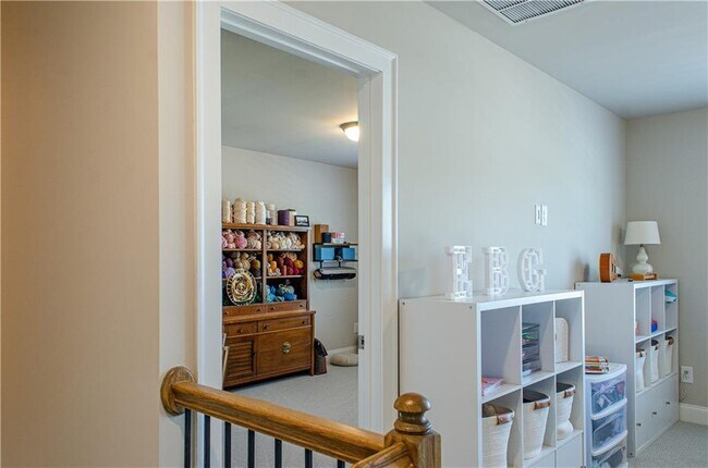 Building Photo - 660 Stately Dr
