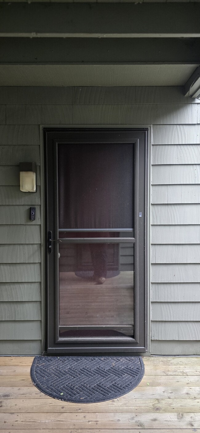 Building Photo - 7 Lake Bellevue Dr