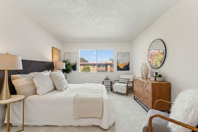 Building Photo - Modern 2-Bedroom Condo with Pool and Koi Pond Views