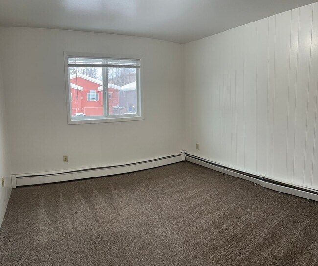 Building Photo - 537 E 24th Ave