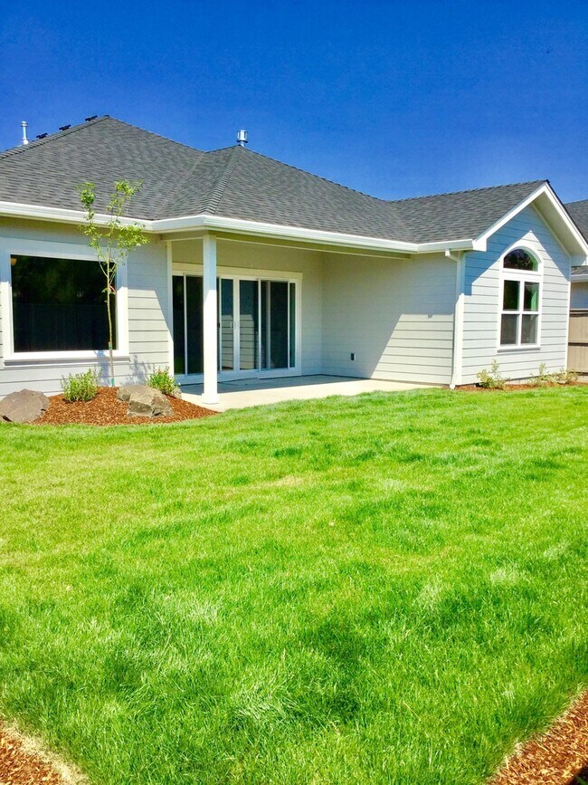 Building Photo - Stunning Newer Build in Stonegate Estates!!