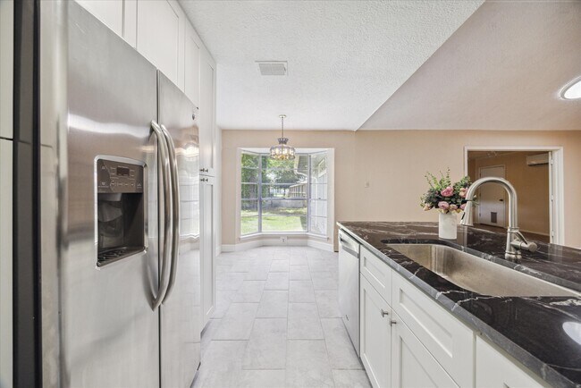 Building Photo - 5359 Little John Ln