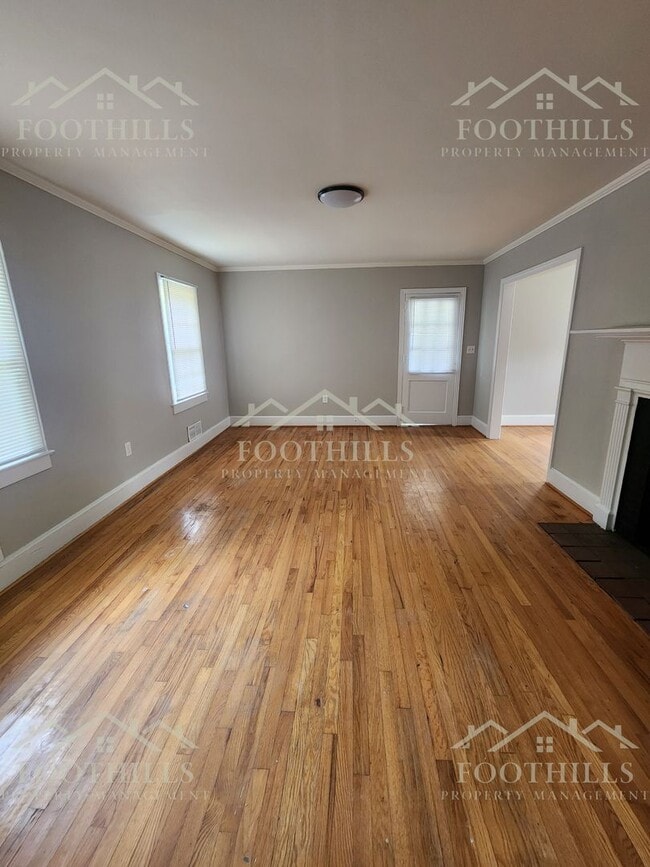 Building Photo - Beautiful 2-Story Brick Home Near Anderson...