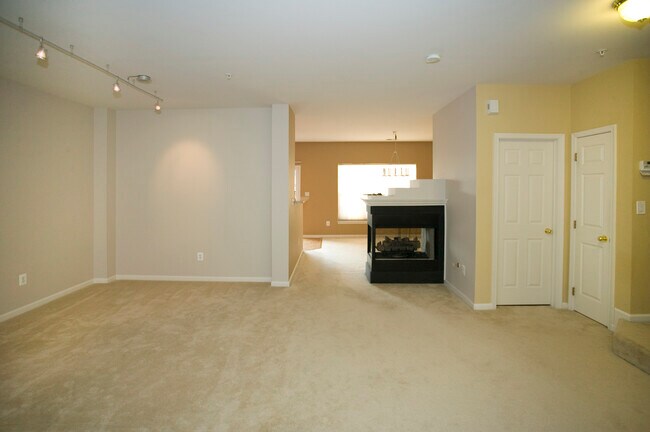 Building Photo - 42243 Black Rock Ter