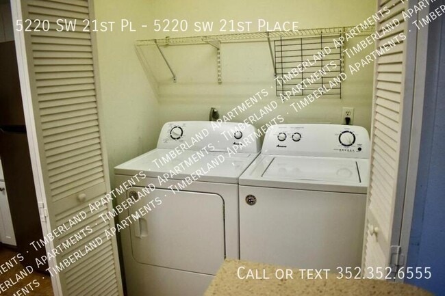 Building Photo - 5220 SW 21st Pl