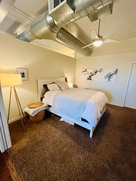 Building Photo - 1521 Central St