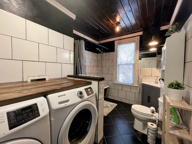 Building Photo - 711 W 5th St