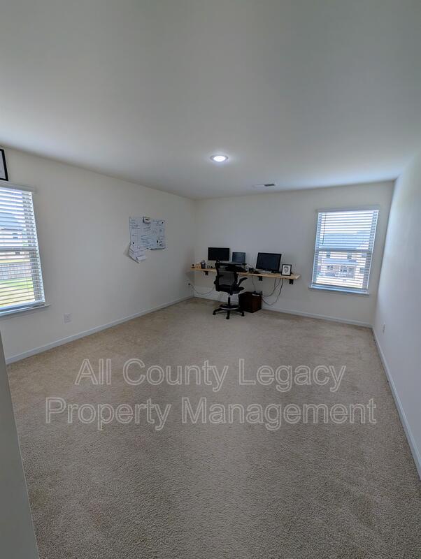 Building Photo - 928 Blue Juniper Cir