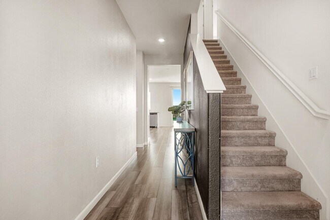 Building Photo - 2032 Gatlin Ct