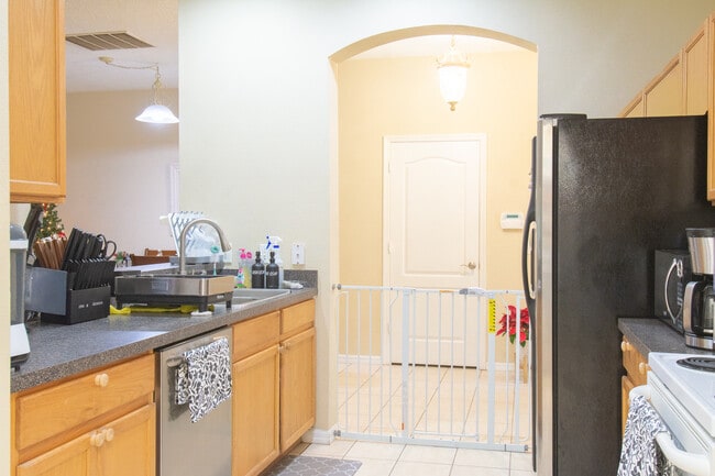 Building Photo - 9079 Iron Oak Ave