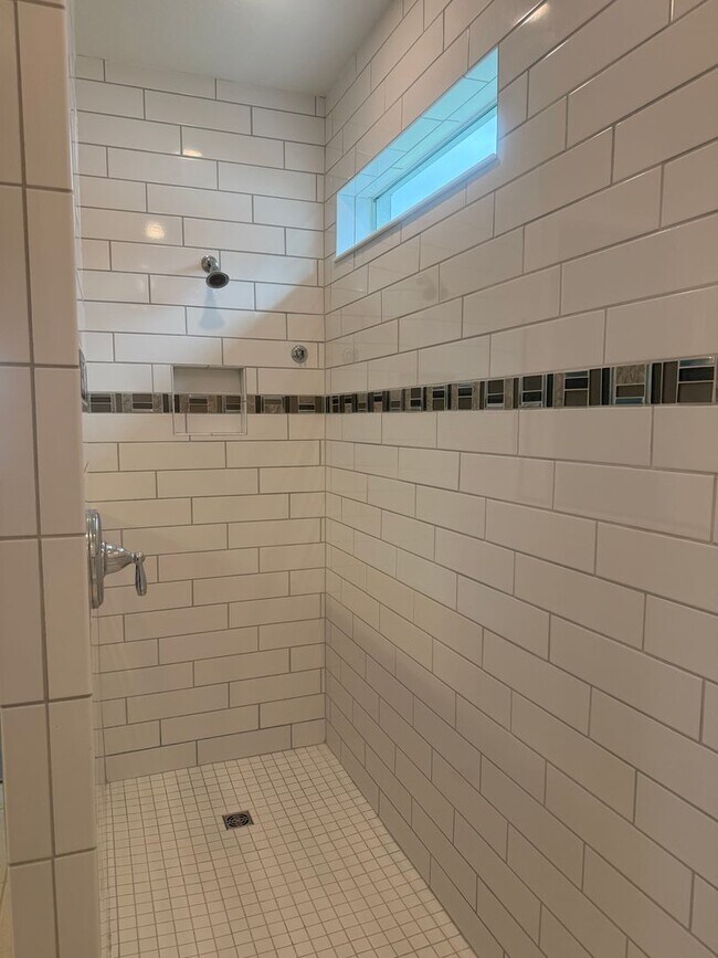 Building Photo - Lakeview Living with Bonus Flex Space & Resort-Style Amenities