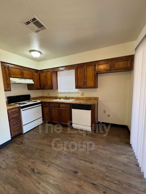 Building Photo - 2034 S Tracy Ct