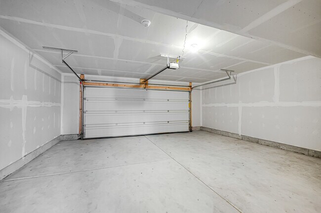 Building Photo - 25720 W Yorkshire Dr