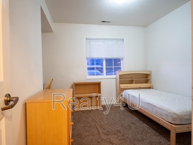 Building Photo - 108 W 1230 N St