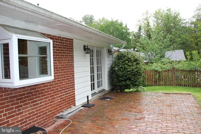 Building Photo - 1103 Delf Dr