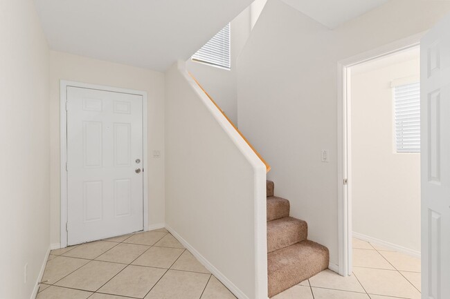 Building Photo - 7268 Vinca Rd