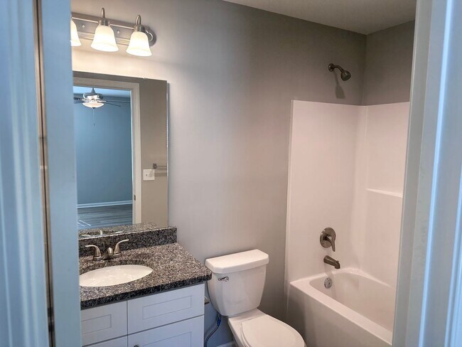 Building Photo - 3 Bed | 2.5 Bath | 1 Car Garage Duplex in Pleasant Hill
