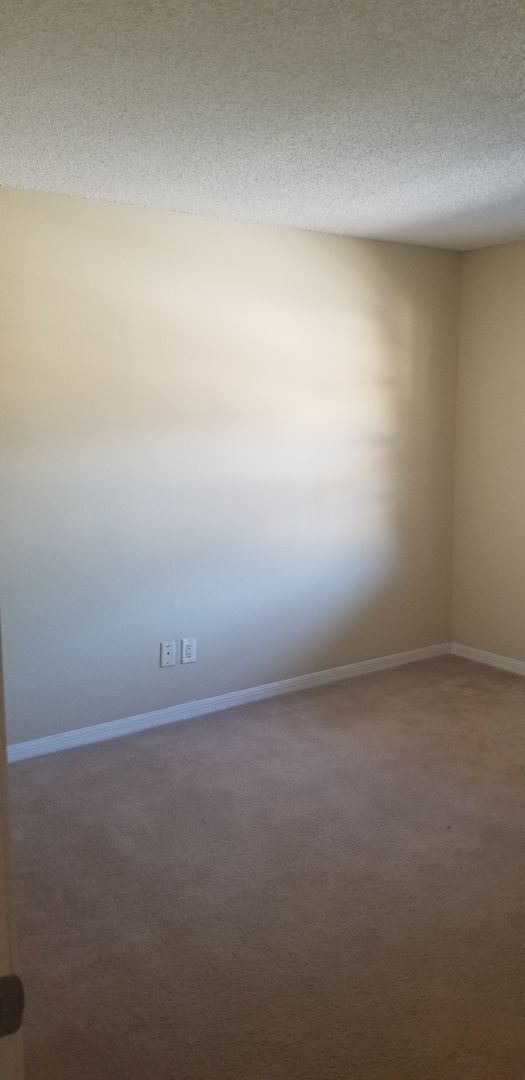 Building Photo - Coral Gardens Two bedroom condo