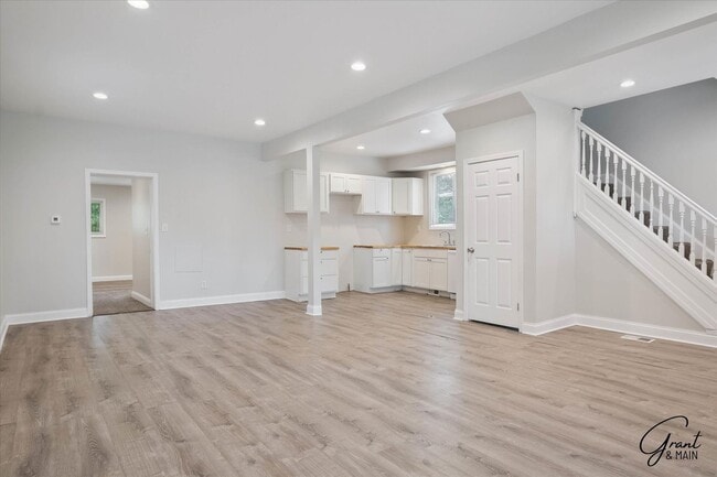 Building Photo - $1625 Fully remodeled, spacious 4 bedroom ...