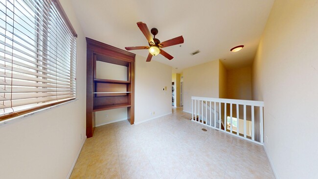 Building Photo - Modern Style Tri-Level Townhome 2BR/ 2.5BA...