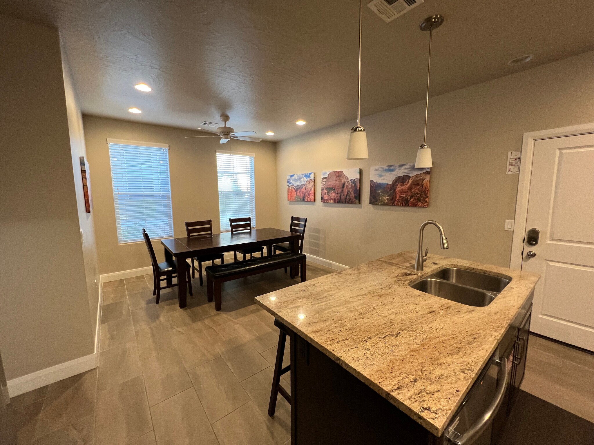 Building Photo - 1911 E Fiesta Ln