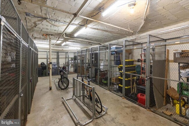 Building Photo - 1909 N Rhodes St