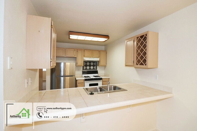 Building Photo - 1549 Bruce Dr