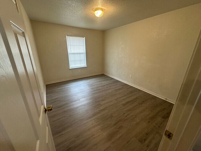 Building Photo - 2609 Vernice Loop