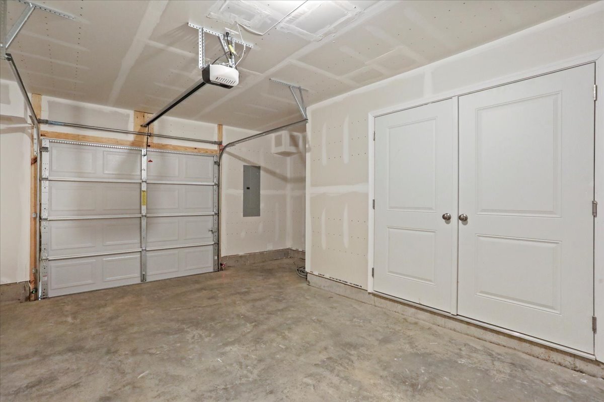 Building Photo - 331 Sandy Bottom Cir