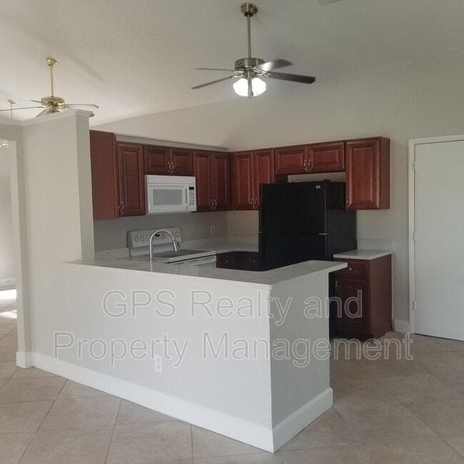 Building Photo - 3359 Hillmont Cir