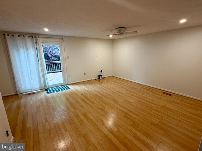 Building Photo - 9619 Glendower Ct