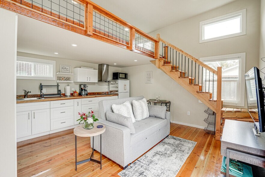 Primary Photo - 1142 Temple Dr