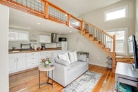 Building Photo - 1142 Temple Dr